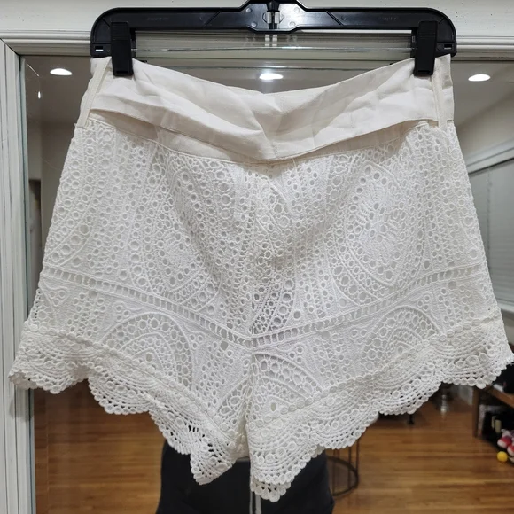 White Shorts Size M Crochet - Picture 5 of 6
